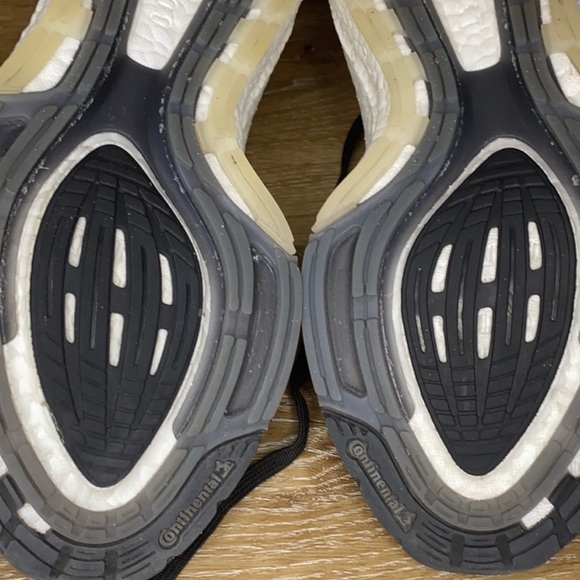 Adidas Ultraboost 21 - Men’s Size 9 - Picture 8 of 9